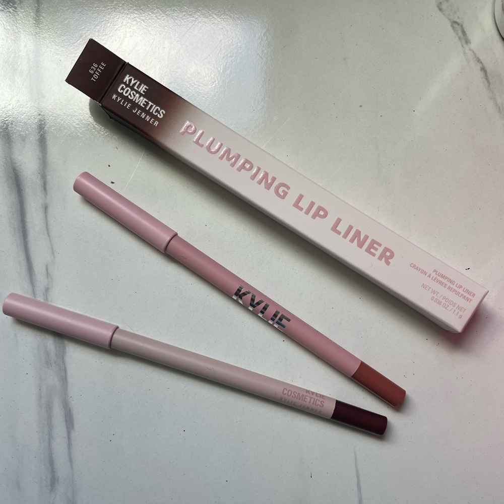2 Kylie cosmetics plumping lip liners